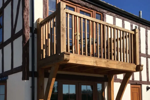 Cantilever balcony